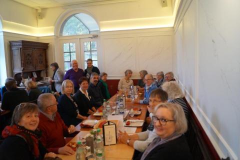Viele menschen über 50 aus