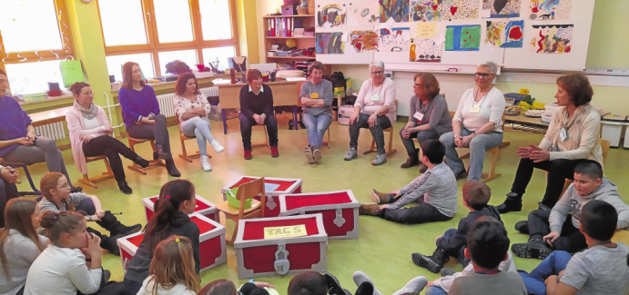 Im Stuhlkreis besprachen die Schüler der dritten Klasse die jeweilige Thematik. Foto: Sabine Schätzle/Daniel Seeburger.